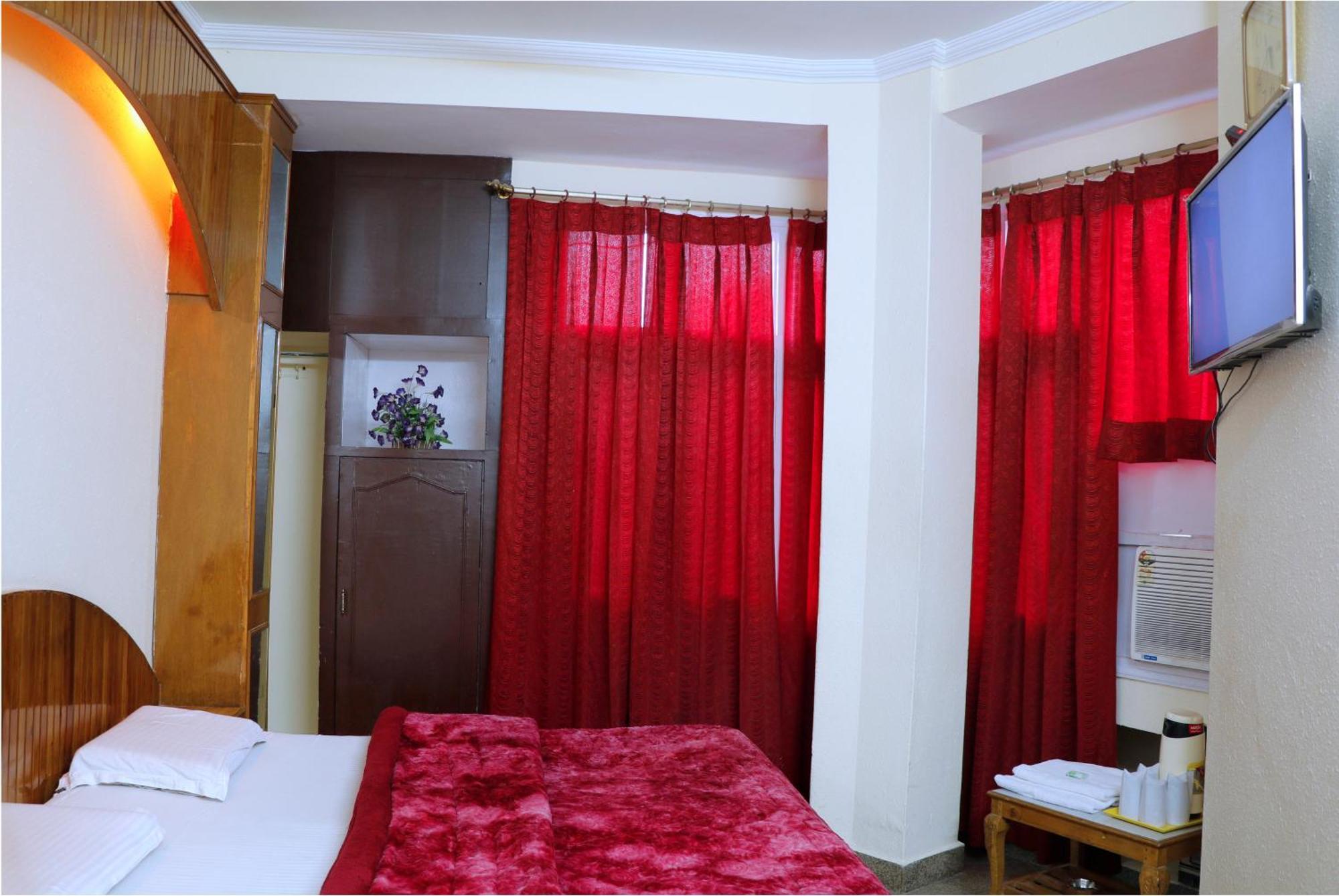 Hotel Raghunath Jammu Extérieur photo